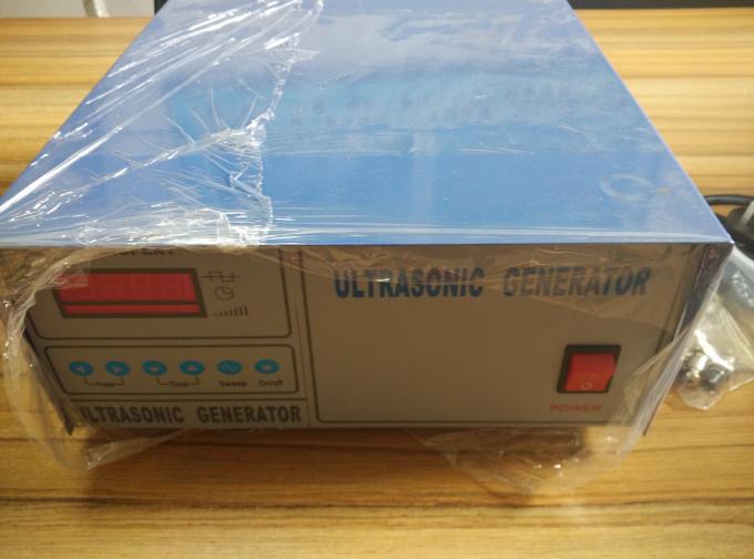 Treiben Sie justierbaren Ultraschallgenerator 25khz Digital mit Konverter für industriellen Ultraschall an